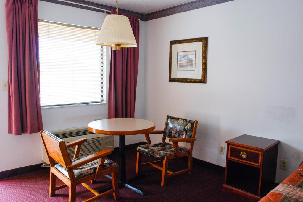 Westworld Country Inn Hubbard Bilik gambar